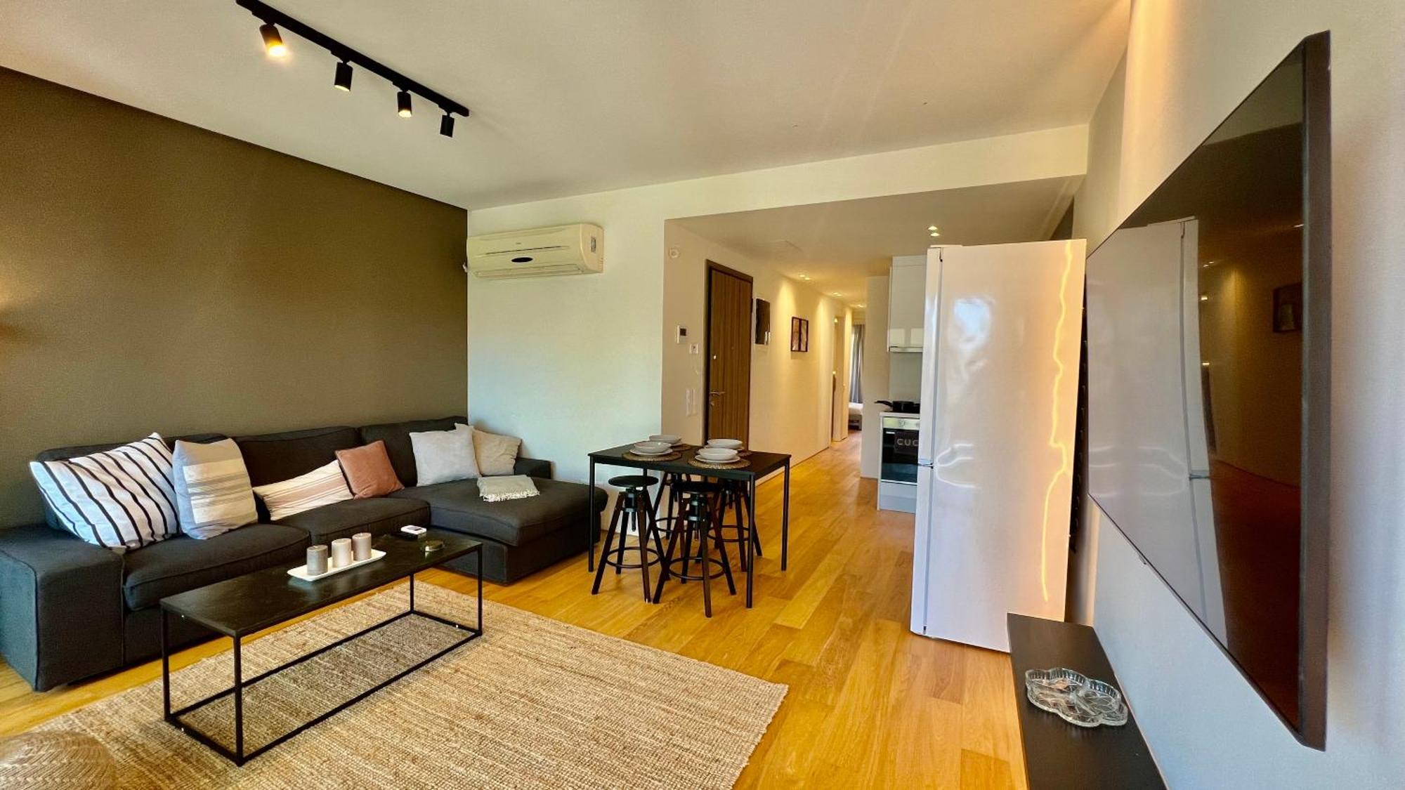 Orfeos Modern Retreat In Glyfada *