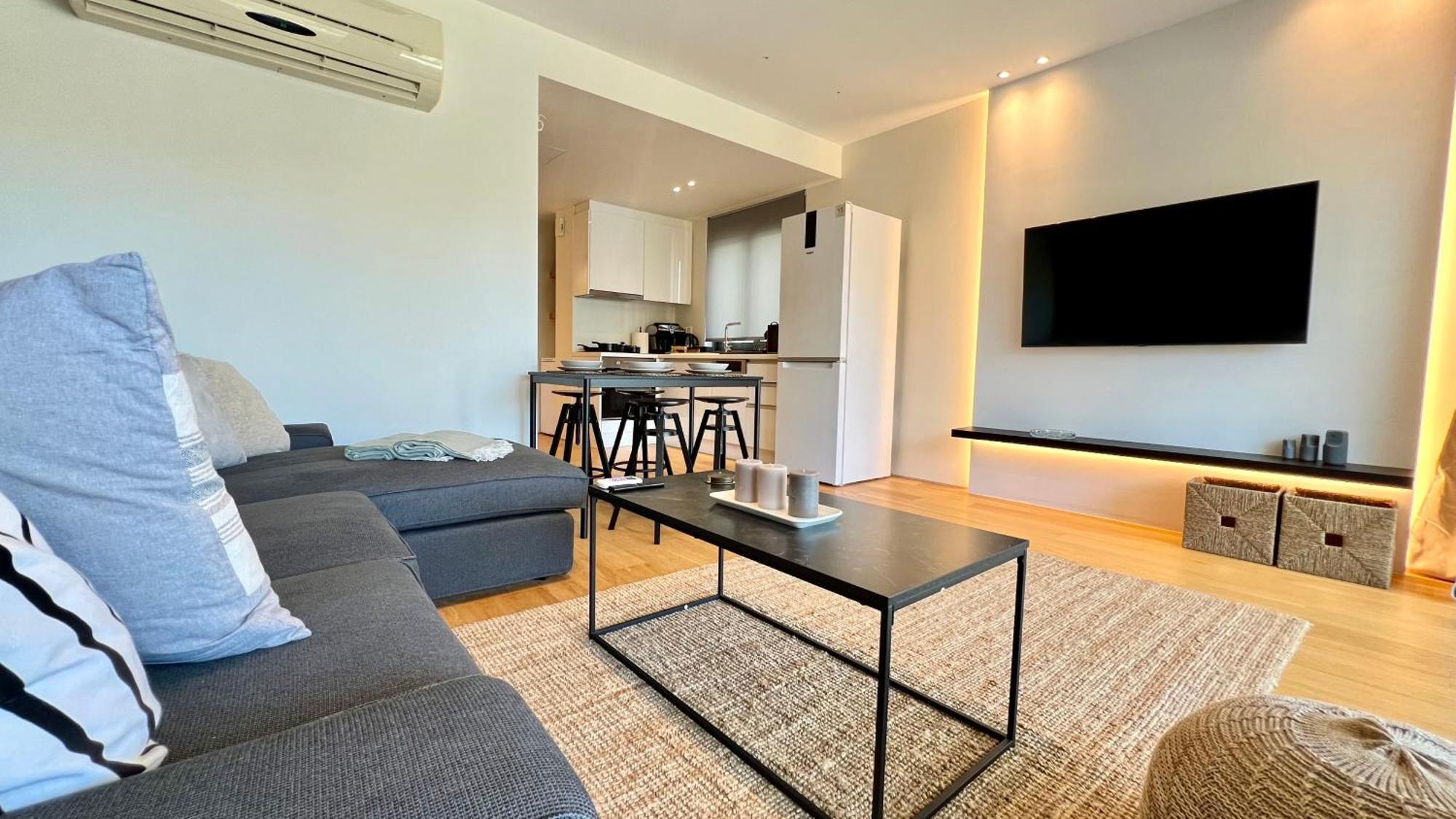 Orfeos Modern Retreat In Glyfada *