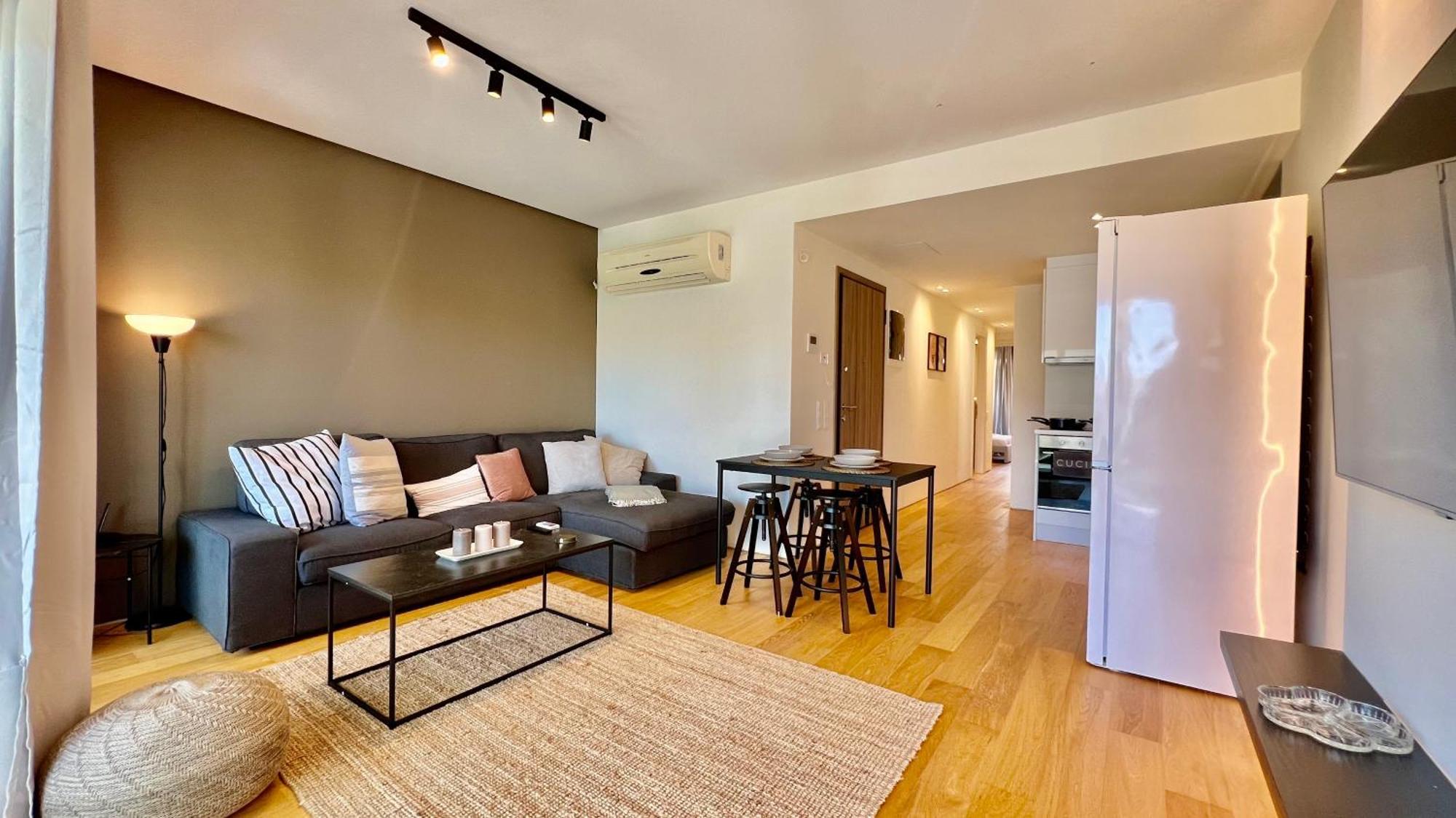 Orfeos Modern Retreat In Glyfada *